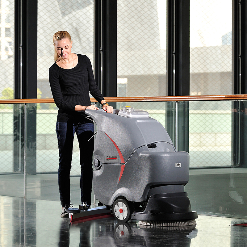 商用洗地机的正确使用方法