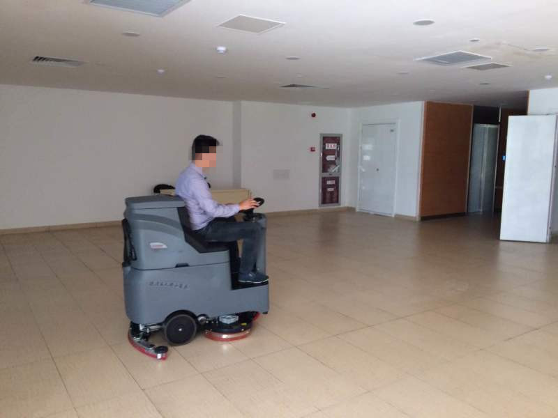 市场上的全自动洗地机的价格是多少钱一台？