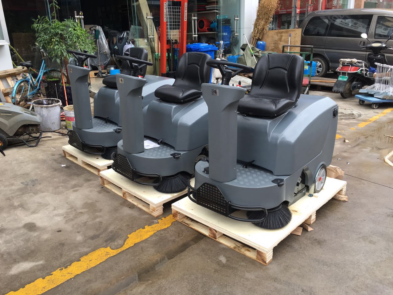 未来是开着扫地机做保洁的时代