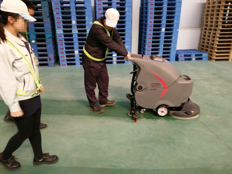 全自动洗地机清洁水磨石地面怎么样